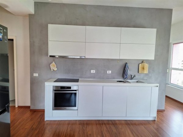 Tirane, jepet me qera apartament 2+1+Ballkon Kati 5, 85 m² 550 € (Mangalemi , Ali Dem)