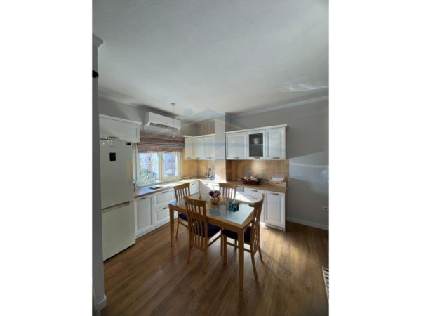 Tirane, shitet apartament 2+1 Kati 5, 110 m² 16.000.000 € 