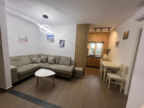 Tirane, jepet me qera apartament 1+1 Kati 3, 55 m² 500 € (Selite , Residenca 3D)