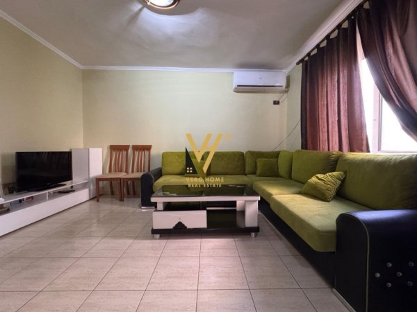 Tirane, jepet me qera apartament 1+1+Ballkon Kati 5, 60 m² 500 € (RRUGA GRIGOR HEBA)