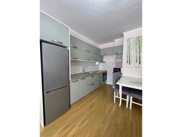 Tirane, shitet apartament 2+1 Kati 5, 88 m² 13.000.000 € 