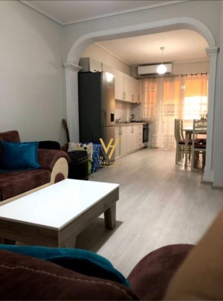Tirane, jepet me qera apartament 1+1+Ballkon Kati 3, 60 m² 550 € (NISHARAKU)