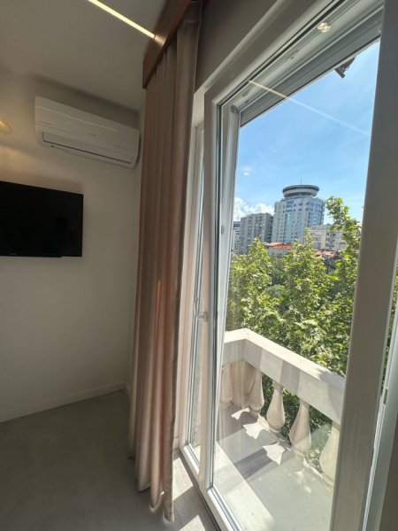 Tirane, jepen me qera 2 garsoniere  Kati 5, 40 m² + 40 m2  Cmimi 45.000 Leke njera (Rr.Reshit Collaku Shallvaret)