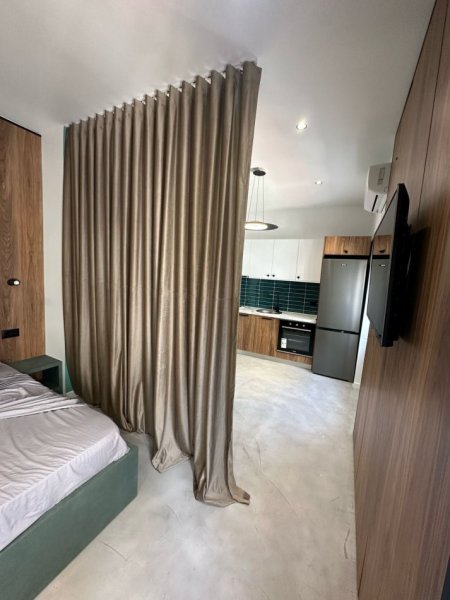 Tirane, jepen me qera 2 garsoniere  Kati 5, 40 m² + 40 m2  Cmimi 45.000 Leke njera (Rr.Reshit Collaku Shallvaret)