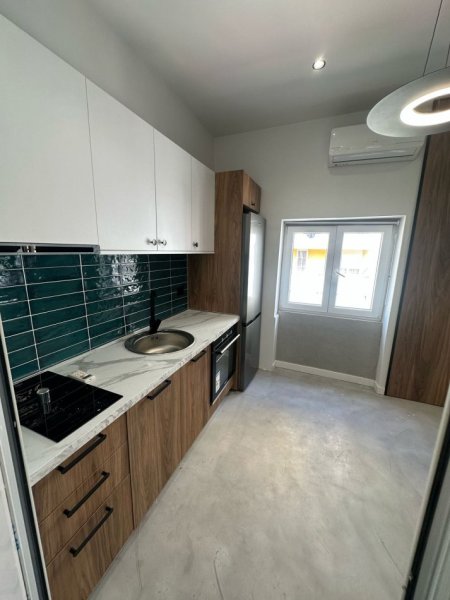 Tirane, jepen me qera 2 garsoniere  Kati 5, 40 m² + 40 m2  Cmimi 45.000 Leke njera (Rr.Reshit Collaku Shallvaret)