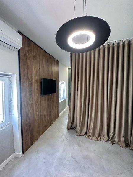 Tirane, jepen me qera 2 garsoniere  Kati 5, 40 m² + 40 m2  Cmimi 45.000 Leke njera (Rr.Reshit Collaku Shallvaret)