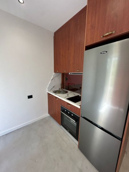 Tirane, jepen me qera 2 garsoniere  Kati 5, 40 m² + 40 m2  Cmimi 45.000 Leke njera (Rr.Reshit Collaku Shallvaret)