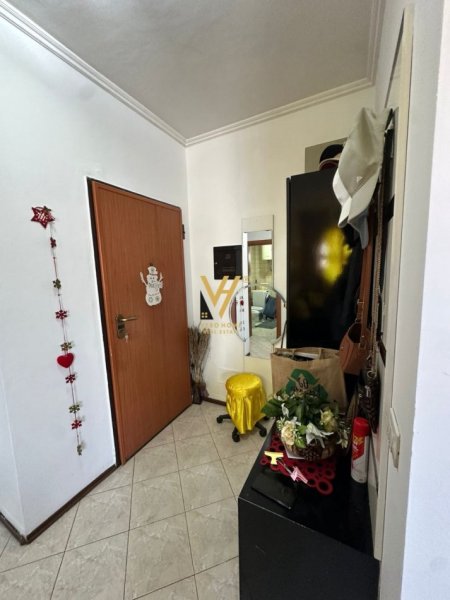 Tirane, jepet me qera apartament 1+1+Ballkon Kati 9, 58 m² 700 € (RRUGA E KOSOVAREVE)