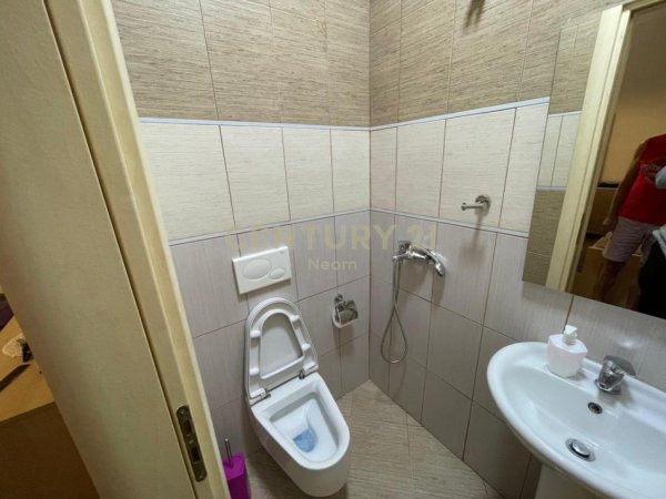 Tirane, jepet me qera apartament 2+1 Kati 2, 95 m² 95 €