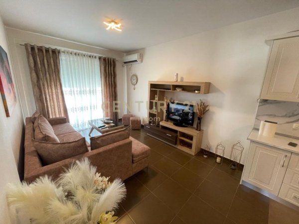 Tirane, jepet me qera apartament 2+1 Kati 2, 95 m² 95 €