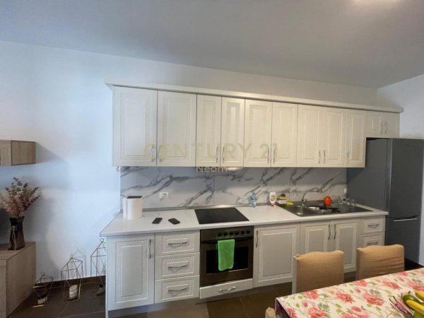 Tirane, jepet me qera apartament 2+1 Kati 2, 95 m² 95 €
