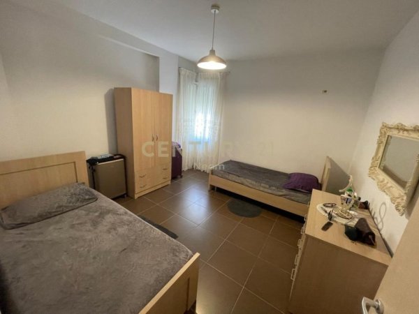Tirane, jepet me qera apartament 2+1 Kati 2, 95 m² 95 €