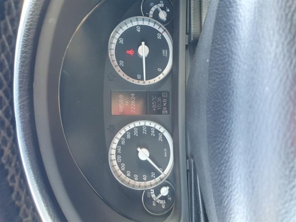 Tirane, shes makine Nafte, blu e errët automatik Kondicioner 3600 €