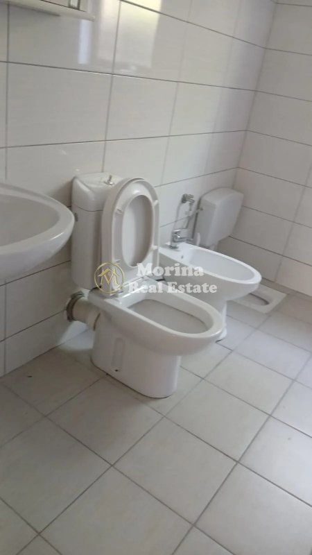 Tirane, jepet me qera shtepi 2+1 Kati 1, 80 m² 400 € (Bulevardi i Ri)