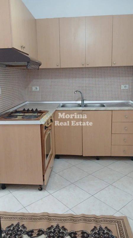 Tirane, jepet me qera apartament 1+1 Kati 1, 55 m² 300 € (Bulevardi i Ri)
