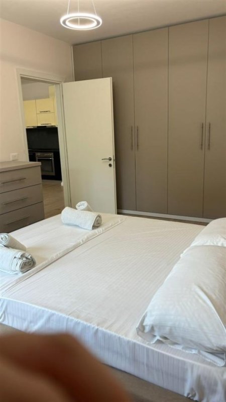 Tirane, jepet me qera apartament 1+1+Ballkon Kati 4, 65 m² 470 €