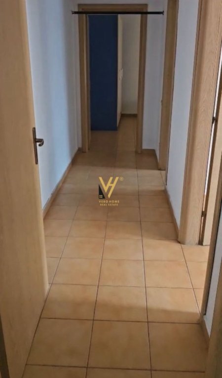 Tirane, jepet me qera apartament 2+1+Ballkon Kati 8, 110 m² 700 € (21 DHJETORI)