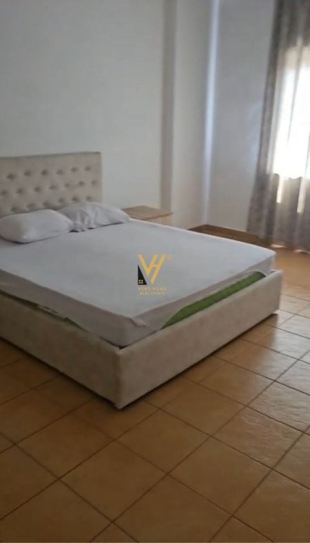 Tirane, jepet me qera apartament 2+1+Ballkon Kati 8, 110 m² 700 € (21 DHJETORI)