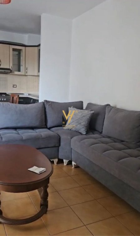 Tirane, jepet me qera apartament 2+1+Ballkon Kati 8, 110 m² 700 € (21 DHJETORI)