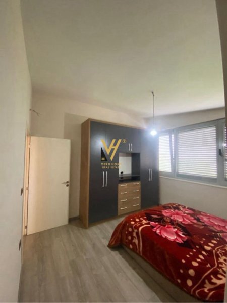 Tirane, jepet me qera apartament 1+1+Ballkon Kati 8, 75 m² 500 € (ISH FUSHA AVIACIONIT)
