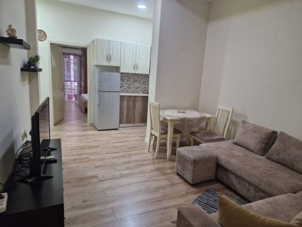 Tirane, jepet me qera shtepi 2+1 Kati 1, 70 m² 600 € (Myslym Shyri , Islam Alla)