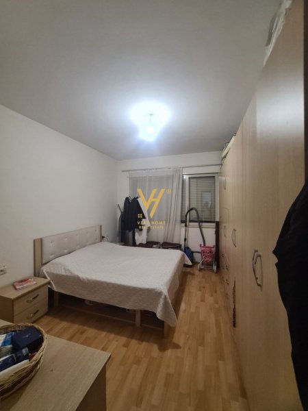 Tirane, jepet me qera apartament 1+1+Ballkon Kati 4, 75 m² 500 € (ISH PARKU I AUTOBUZAVE)