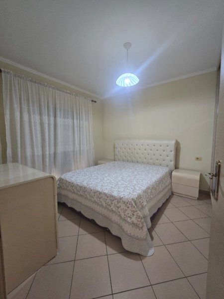 Tirane, jepet me qera apartament 1+1+Ballkon Kati 4, 65 m² 450 € (Selite prane Universiteti Marlin Barleti)