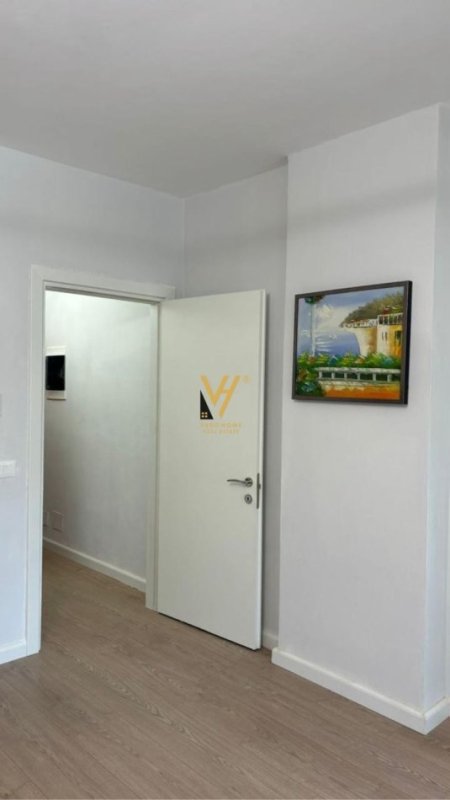 Tirane, jepet me qera apartament 1+1+Ballkon Kati 4, 73 m² 500 € (5 MAJI)