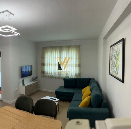 Tirane, jepet me qera apartament 1+1+Ballkon Kati 4, 73 m² 500 € (5 MAJI)