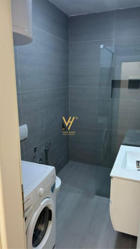Tirane, jepet me qera apartament 1+1+Ballkon Kati 4, 73 m² 500 € (5 MAJI)