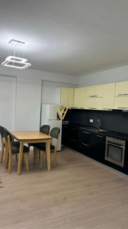 Tirane, jepet me qera apartament 1+1+Ballkon Kati 4, 73 m² 500 € (5 MAJI)