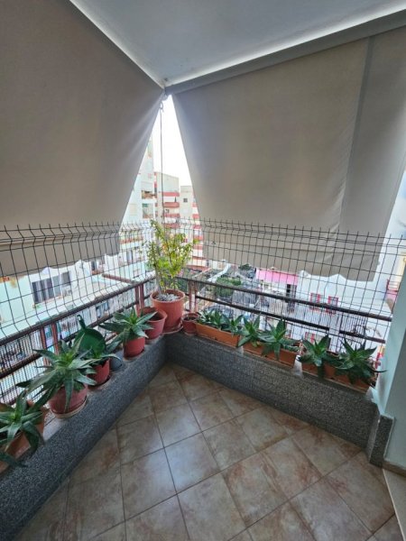 Tirane, jepet me qera apartament 1+1+Ballkon Kati 6, 75 m² 400 € (Pallatet Cabej , Misto Mame , Yzberisht)