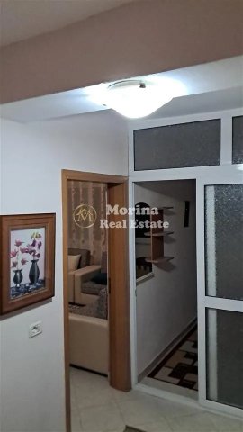 Tirane, jepet me qera apartament 2+1 Kati 6, 85 m² 500 € (Brryli)
