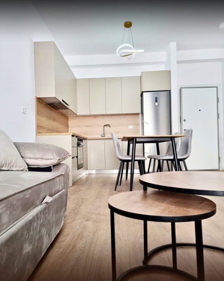 Tirane, jepet me qera apartament 2+1+Ballkon , 500 € 