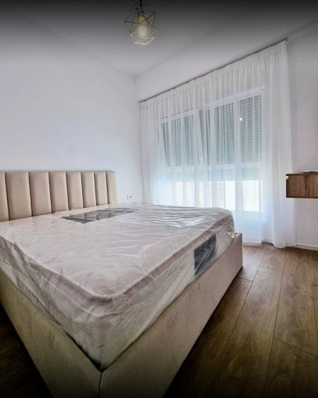 Tirane, jepet me qera apartament 2+1+Ballkon , 500 € 