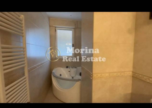 Tirane, jepet me qera apartament 2+1+Ballkon Kati 7, 133 m² 800 € (Kompleksi Kika)