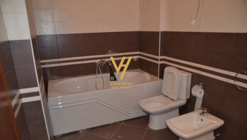 Tirane, jepet me qera apartament 4+1+Ballkon Kati 5, 210 m² 1.200 € (RRUGA HAMDI SINA)