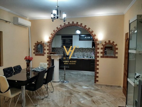 Tirane, jepet me qera Vile 3 Katshe Kati 0, 350 m² 850 € (MEZEZ)
