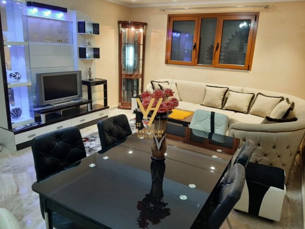 Tirane, jepet me qera Vile 3 Katshe Kati 0, 350 m² 850 € (MEZEZ)