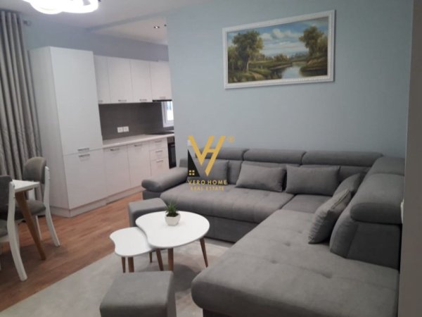 Tirane, jepet me qera apartament 2+1+Ballkon Kati 4, 100 m² 700 € (21 DHJETORI)