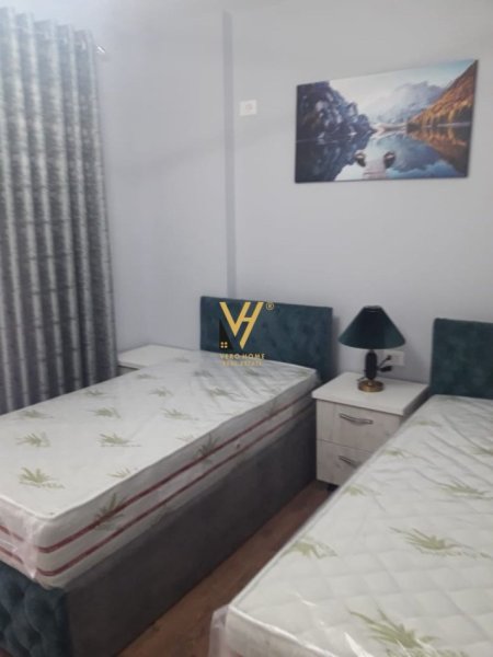 Tirane, jepet me qera apartament 2+1+Ballkon Kati 4, 100 m² 700 € (21 DHJETORI)