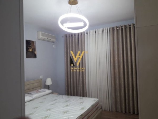 Tirane, jepet me qera apartament 2+1+Ballkon Kati 4, 100 m² 700 € (21 DHJETORI)