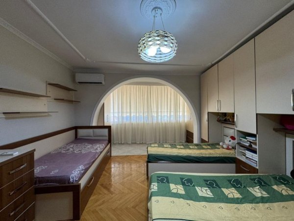 Tirane, jepet me qera apartament 2+1 Kati 5, 85 m² 700 € (Fast Food Capitol ,Sheshi Skenderbej)