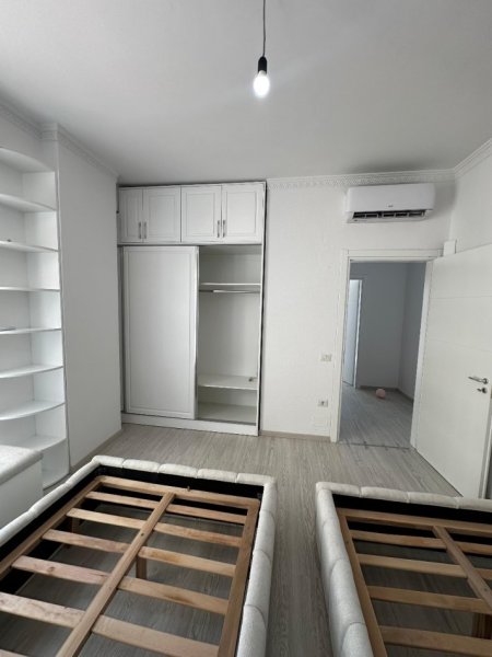 Tirane, jepet me qera apartament 2+1+Ballkon Kati 1, 106 m² 800 € 