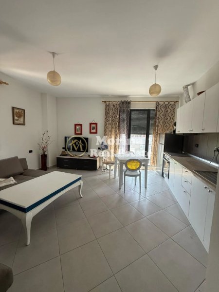 Tirane, jepet me qera apartament 1+1 Kati 7, 65 m² 500 € (Spitali Amerikan 2)