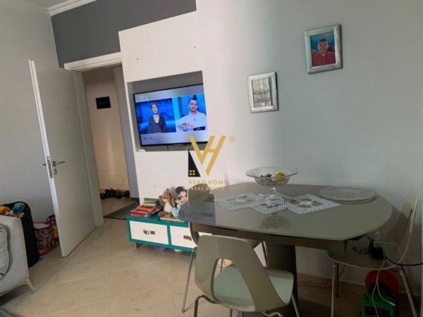Tirane, jepet me qera apartament 1+1+Ballkon Kati 7, 62 m² 500 € (BULEVARDI ZOGU 1)
