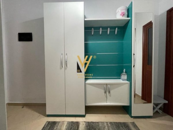 Tirane, jepet me qera apartament 1+1+Ballkon Kati 7, 62 m² 500 € (BULEVARDI ZOGU 1)