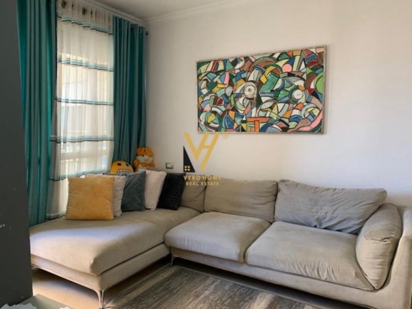 Tirane, jepet me qera apartament 1+1+Ballkon Kati 7, 62 m² 500 € (BULEVARDI ZOGU 1)