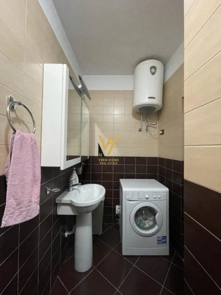 Tirane, jepet me qera apartament 1+1+Ballkon Kati 7, 62 m² 500 € (BULEVARDI ZOGU 1)