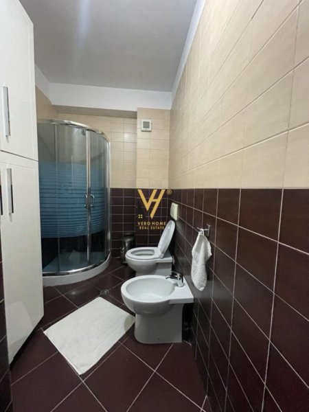 Tirane, jepet me qera apartament 1+1+Ballkon Kati 7, 62 m² 500 € (BULEVARDI ZOGU 1)